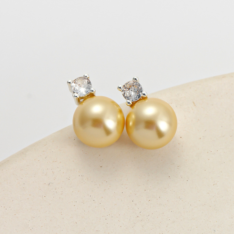 Classic Pearl Earrings 