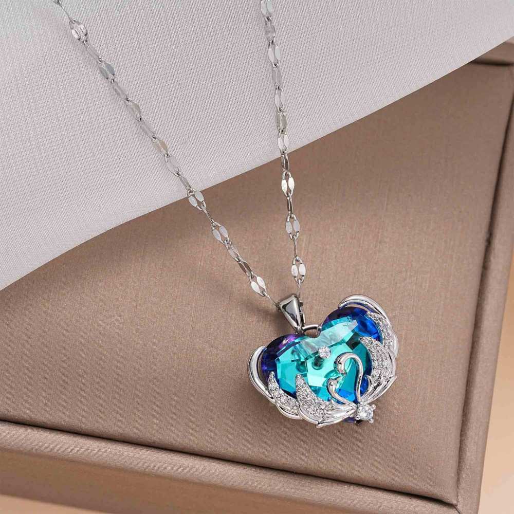 Douyin cross-border new ocean heart necklace female light luxury niche design versatile colorful heart-shaped pendant wholesale