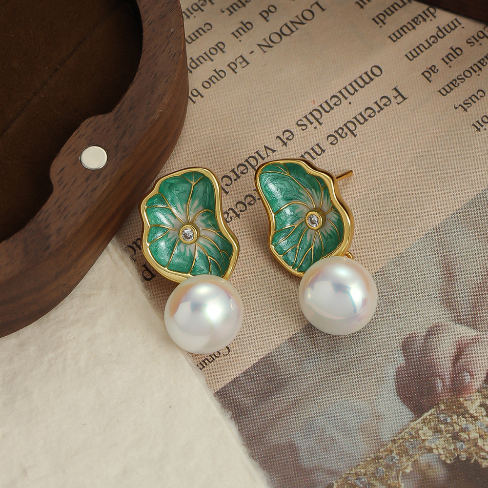 Oil painting lotus leaf new Chinese style earrings for women all-match high-end luxury fashion national style colorful imitation Mabe pearl earrings
