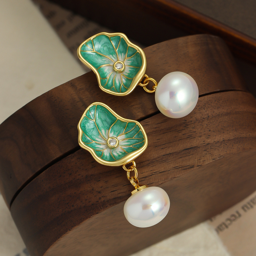 Oil painting lotus leaf new Chinese style earrings for women all-match high-end luxury fashion national style colorful imitation Mabe pearl earrings