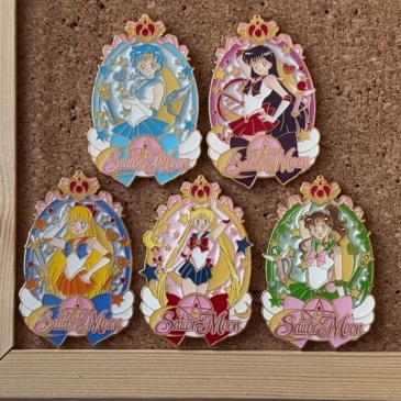 Sailor Moon Pins Collection Usagi Tsukino, Rei Hino, Makoto Kino, Ami Mizuno, Minako Aino – Anime Accessories