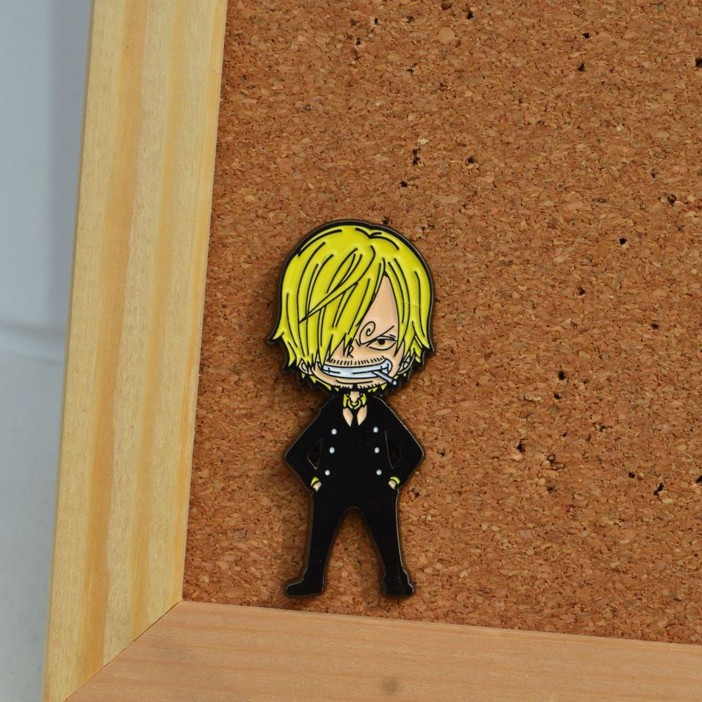 One Piece metal brooch Luffy Zoro Robin Nami Chopper Sanji Usopp schoolbag accessories pin