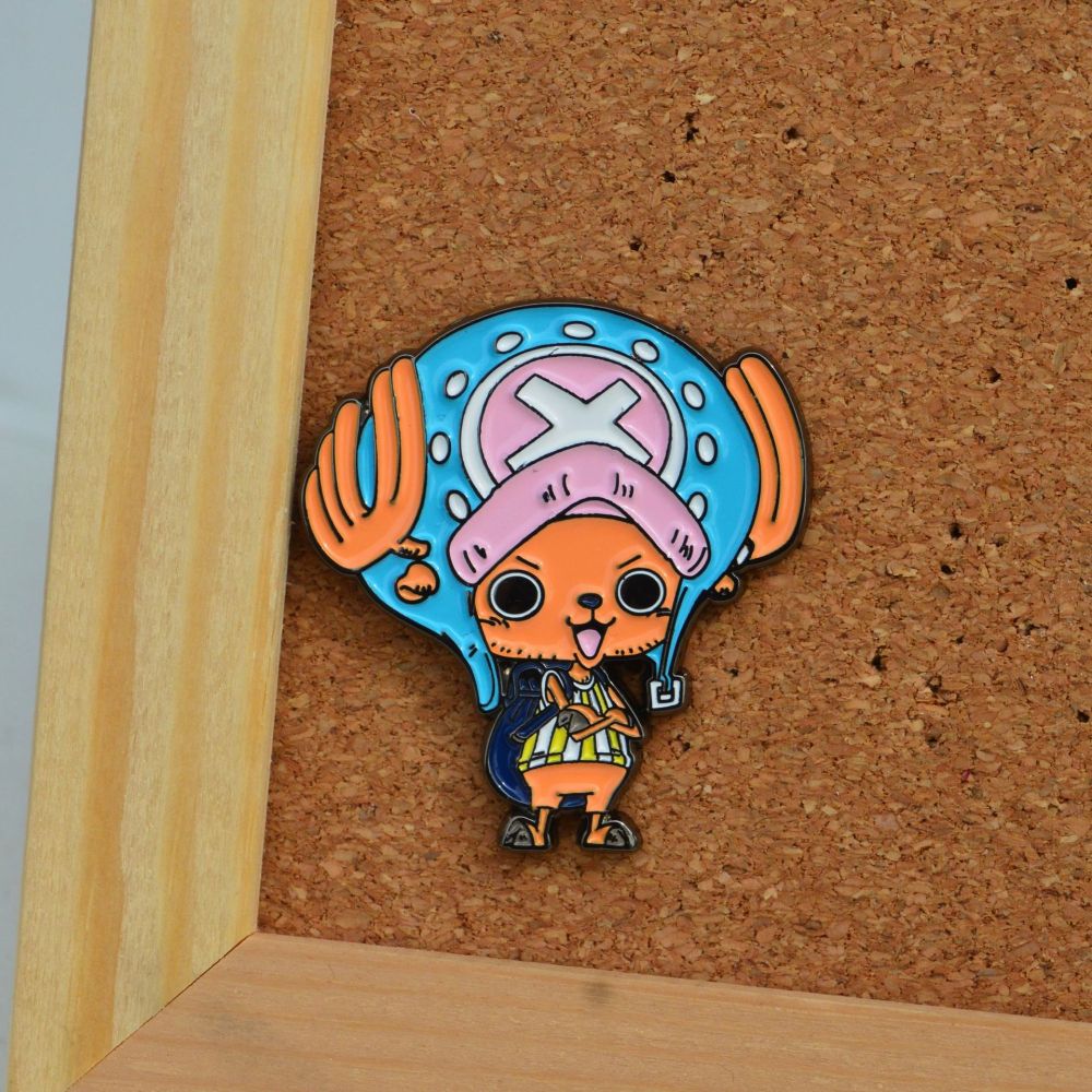 One Piece metal brooch Luffy Zoro Robin Nami Chopper Sanji Usopp schoolbag accessories pin
