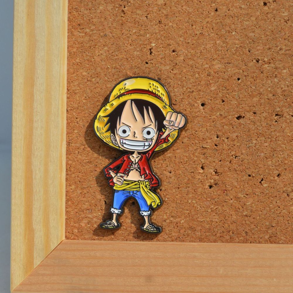 One Piece metal brooch Luffy Zoro Robin Nami Chopper Sanji Usopp schoolbag accessories pin