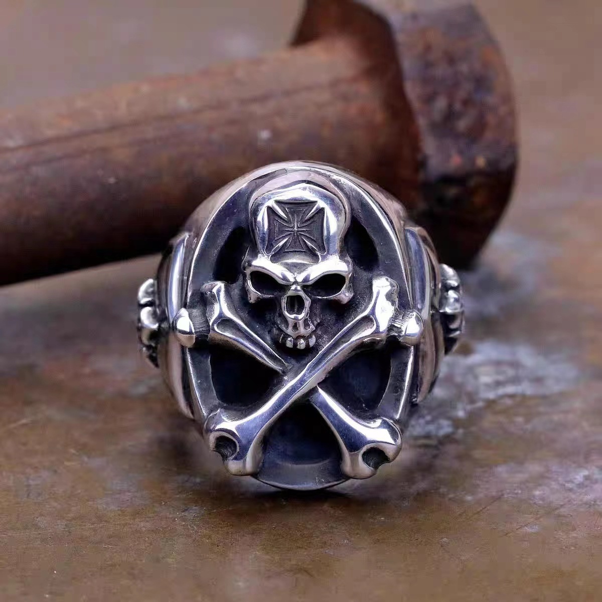 Heavy-Duty Retro Skull Ring – Men’s Fashion Statement Alloy Index Ring