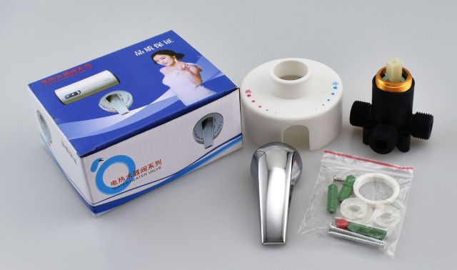 电热水器贴墙式混水阀 明装冷热水阀 太阳能混水阀 电热水器配件