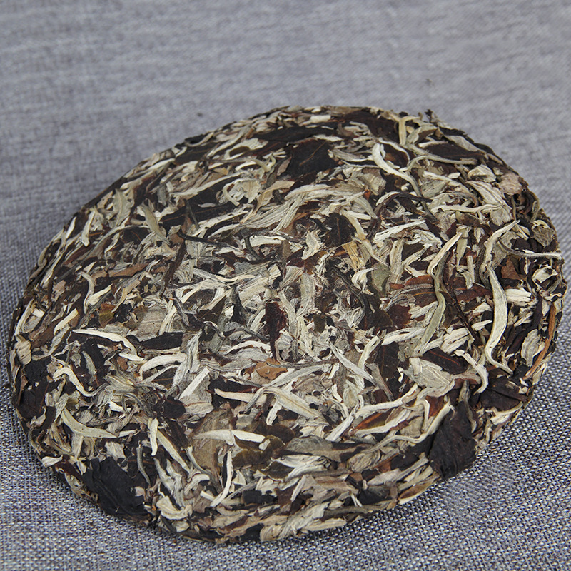 2020 Pu'er Tea Moonlight White Cake Pure Handmade Tree 357 grams of Raw Tea