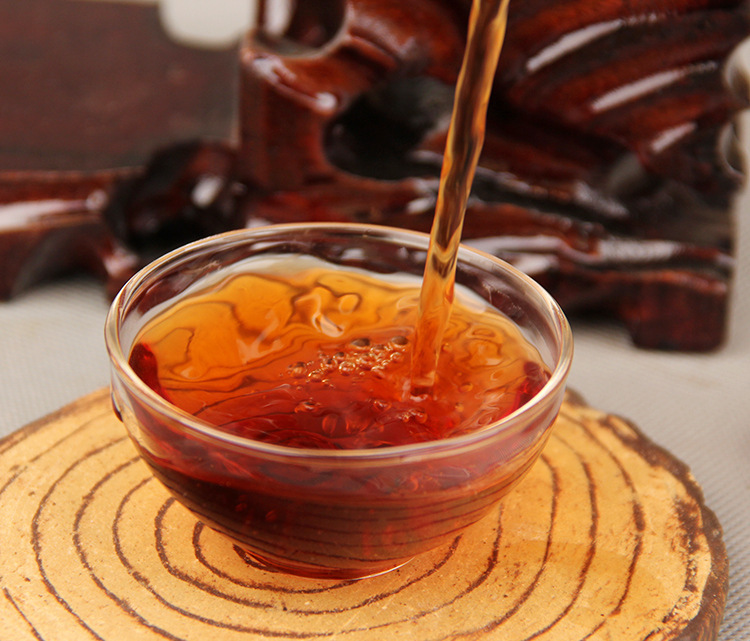 Made in 2003, Xiaotuo High Fragrance Pu'er Cooked Tea, with a small gold cake shaped like a 'Chinese character'