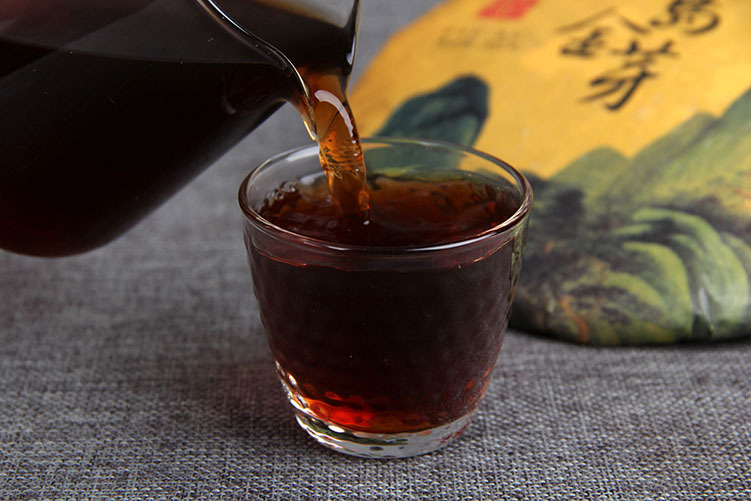 2017 Pu'er Cooked Tea Icelandic Golden Bud Ancient Tree Pure Material Golden Pu'er Tea Cake