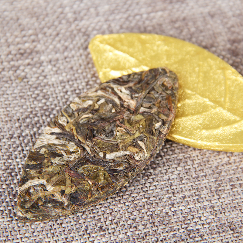 2021 Golden Leaf Menghai Tea District Ancient Tree Golden Leaf Pu'er Tea Raw Tea