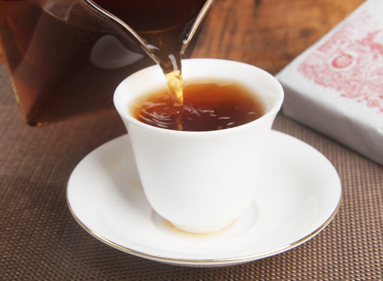 2015 Raw Material Yunnan Pu'er Tea Mature Tea Menghai Golden Brick Ancient Tree Aged and mellow Pu'er Tea 250g