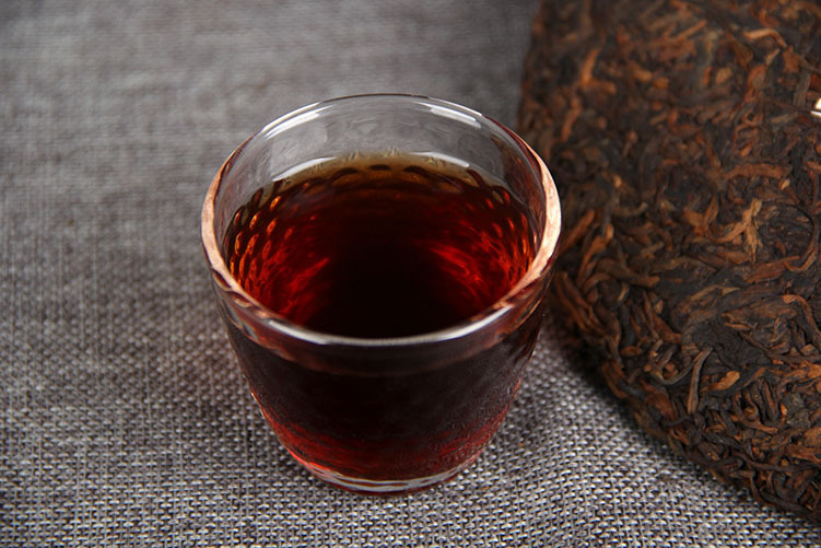 2017 Pu'er Cooked Tea Icelandic Golden Bud Ancient Tree Pure Material Golden Pu'er Tea Cake