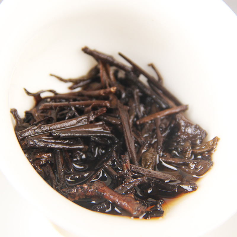 2020 Old Tea Stem Yunnan Ancient Tree Pu'er Tea Old Tea Stem One kilogram of Menghai Old Stem Brick Cooked Tea