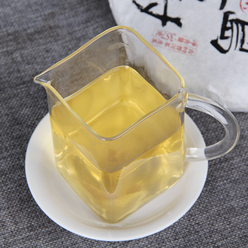 2021, 2021 Spring Tea Icelandic Ancient Tree Old Village Ancient Tree Yunnan Pu'er Raw Tea Cake Tea Raw Pu'er
