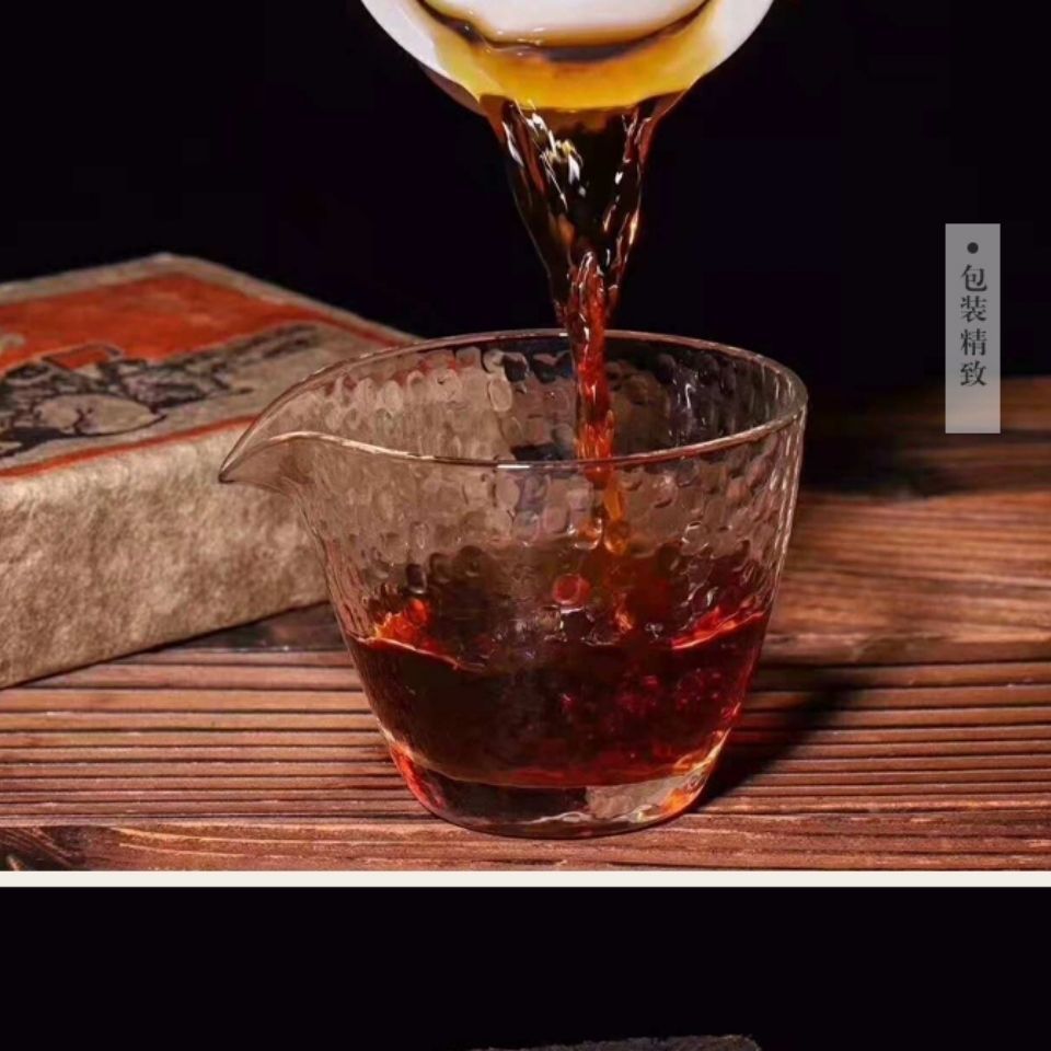 1976 edition of Yunnan Old Class Chapter Pu erh Tea Serving the People ripe tea brick 1000g special grade tea aged fragrant ripe Pu Pu