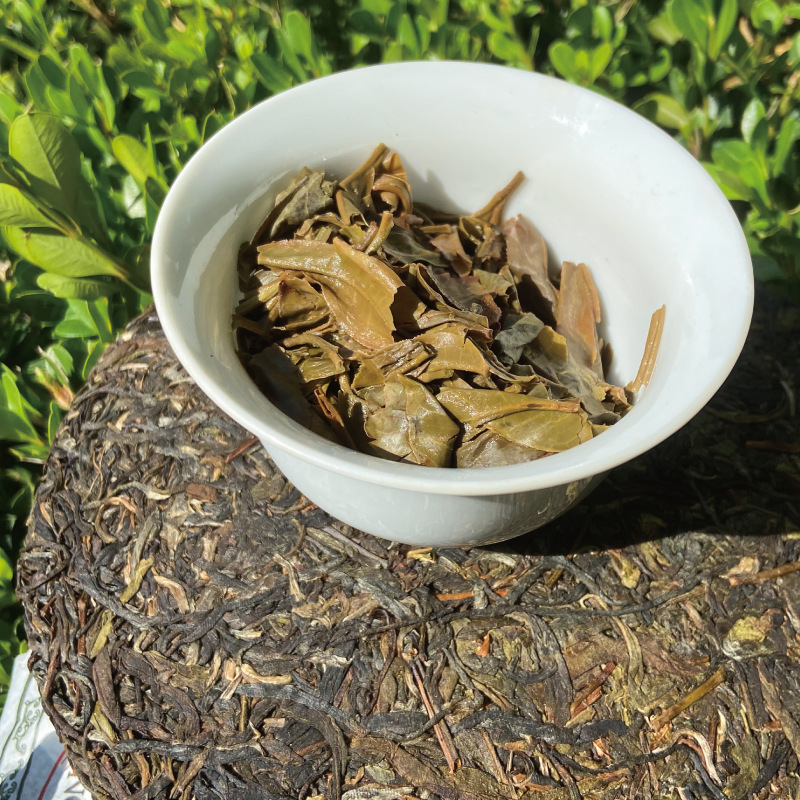 Yanchu Tea Industry Yunnan Pu'er Tea Raw Tea 357g Lao Ban Zhang Da Ye Tea Cake Tea