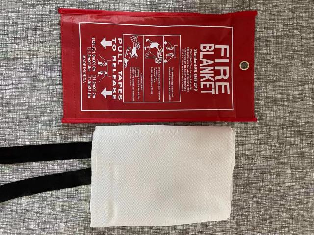 Flame Retardant Safety 1m x 1m Fireproof Fiberglass Emergency Fire Blankets