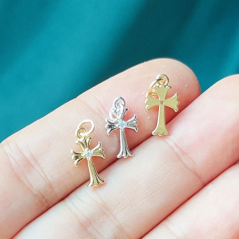 Super Mini Brass Cross Pendant K42 Mini Charm 18K Gold Plated Jewelry Accessory K42