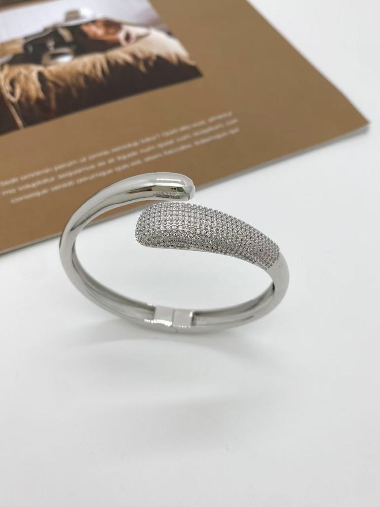 New cross-border European and American style fashionable copper plated with zircon open teardrop bracelet for women, exquisite, niche and high-end.