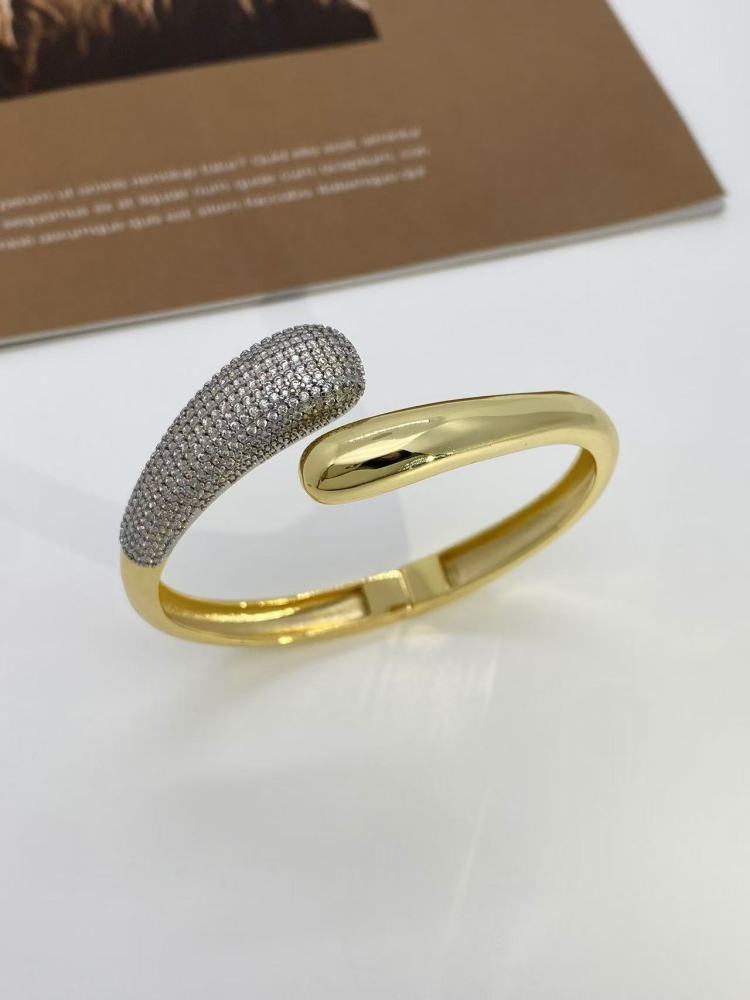 New cross-border European and American style fashionable copper plated with zircon open teardrop bracelet for women, exquisite, niche and high-end.