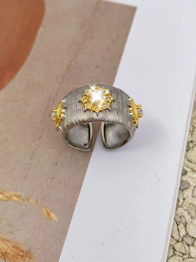 European and American popular retro exaggerated exquisite copper-plated gold micro-inlaid zircon open bracelet, unique and elegant women's bracelet