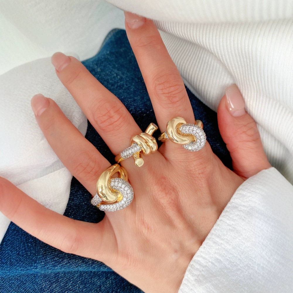 European and American cross-border two-tone electroplated diamond ring, Instagram-worthy, unique, exaggerated ring, versatile and trendy.