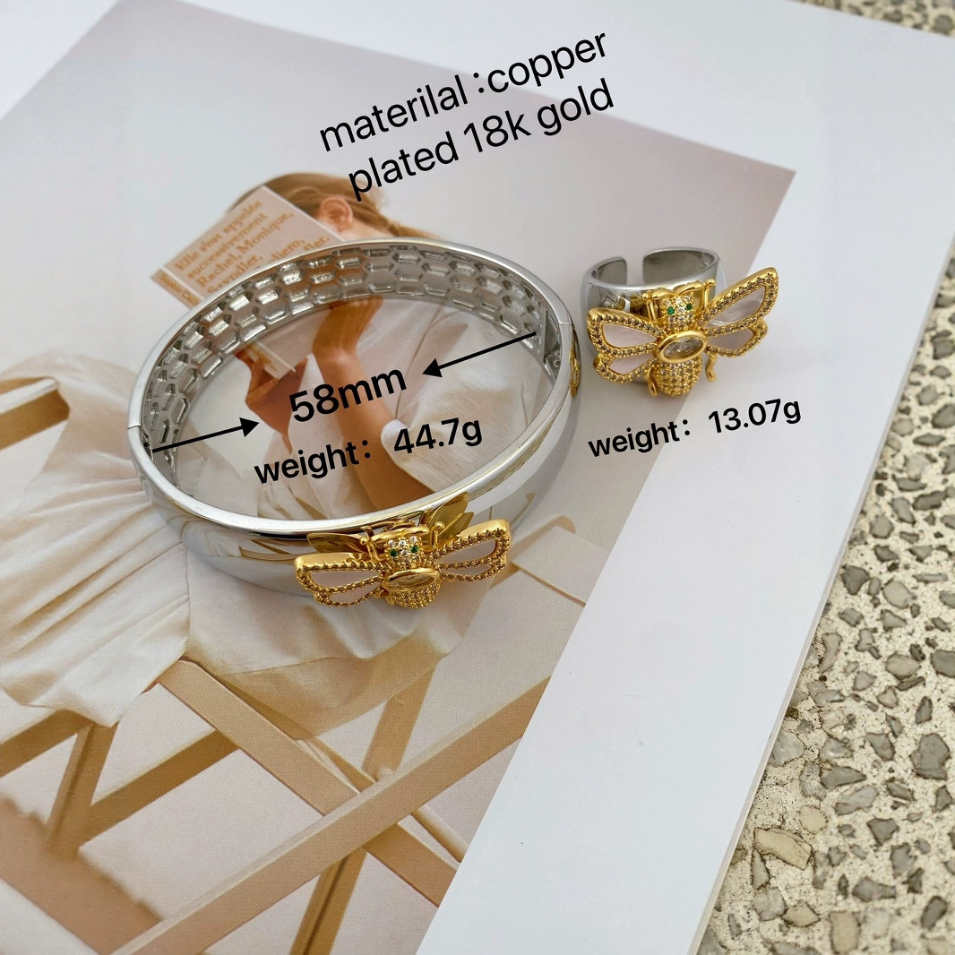 European and American cross-border fashion bracelet with diamond inlay, white mother-of-pearl bee design, wide face with exquisite carving texture, women's jewelry.