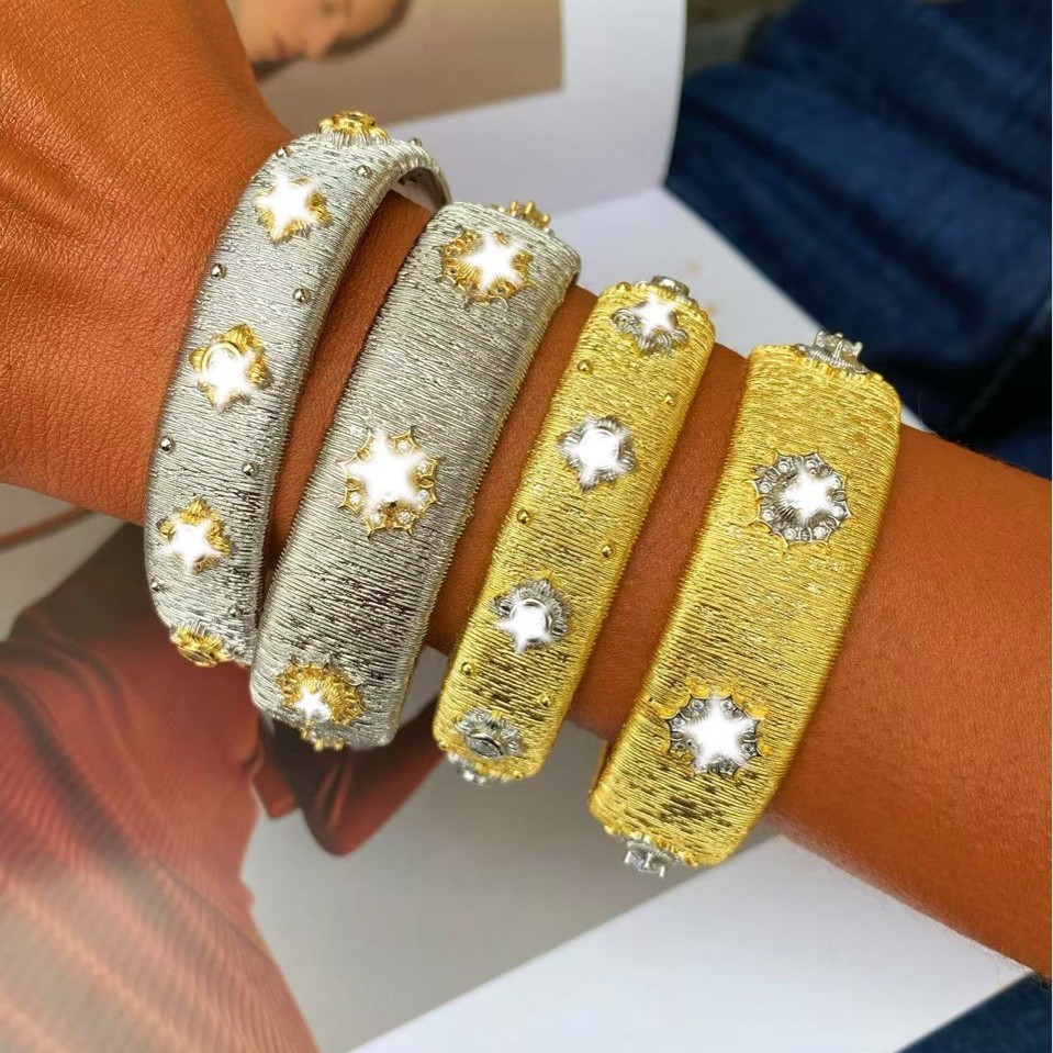 European and American popular retro exaggerated exquisite copper-plated gold micro-inlaid zircon open bracelet, unique and elegant women's bracelet