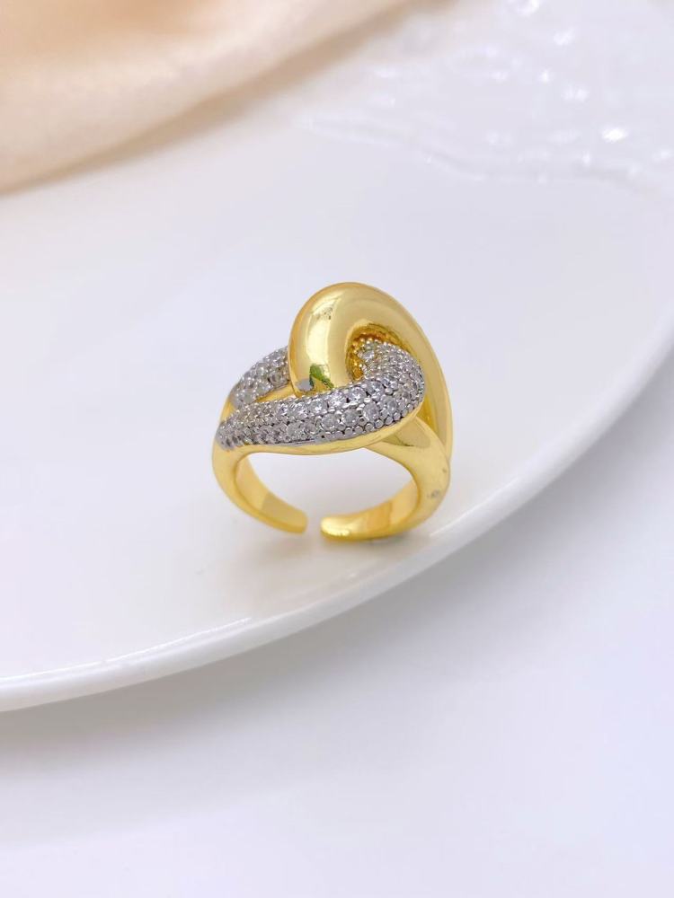 European and American cross-border two-tone electroplated diamond ring, Instagram-worthy, unique, exaggerated ring, versatile and trendy.