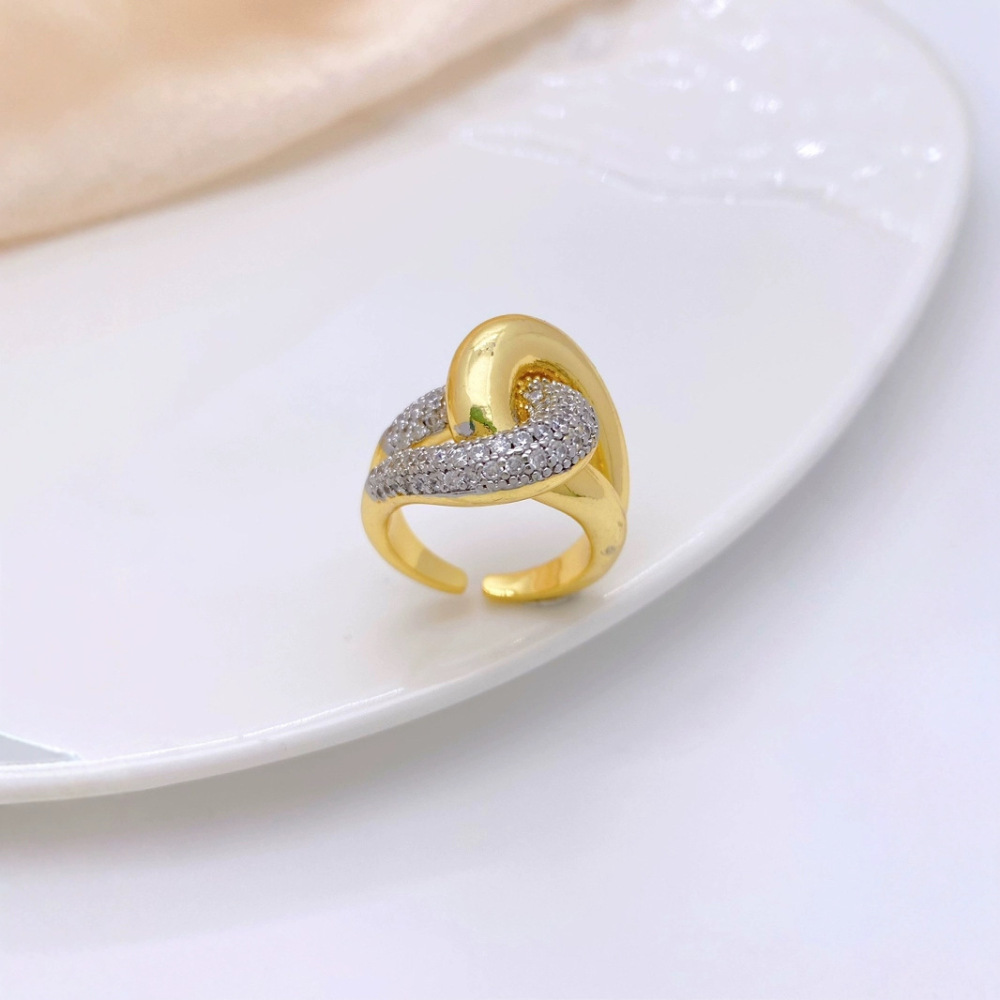 European and American cross-border two-tone electroplated diamond ring, Instagram-worthy, unique, exaggerated ring, versatile and trendy.