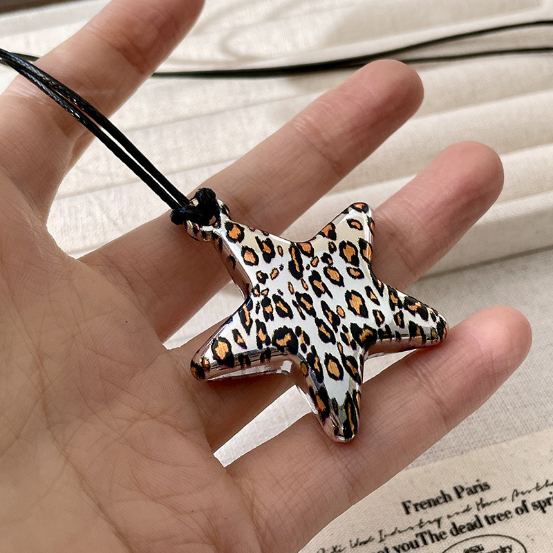 European and American retro leopard print heart and star pendant necklace for women, autumn and winter long halter neck sweater chain, light luxury niche accessory