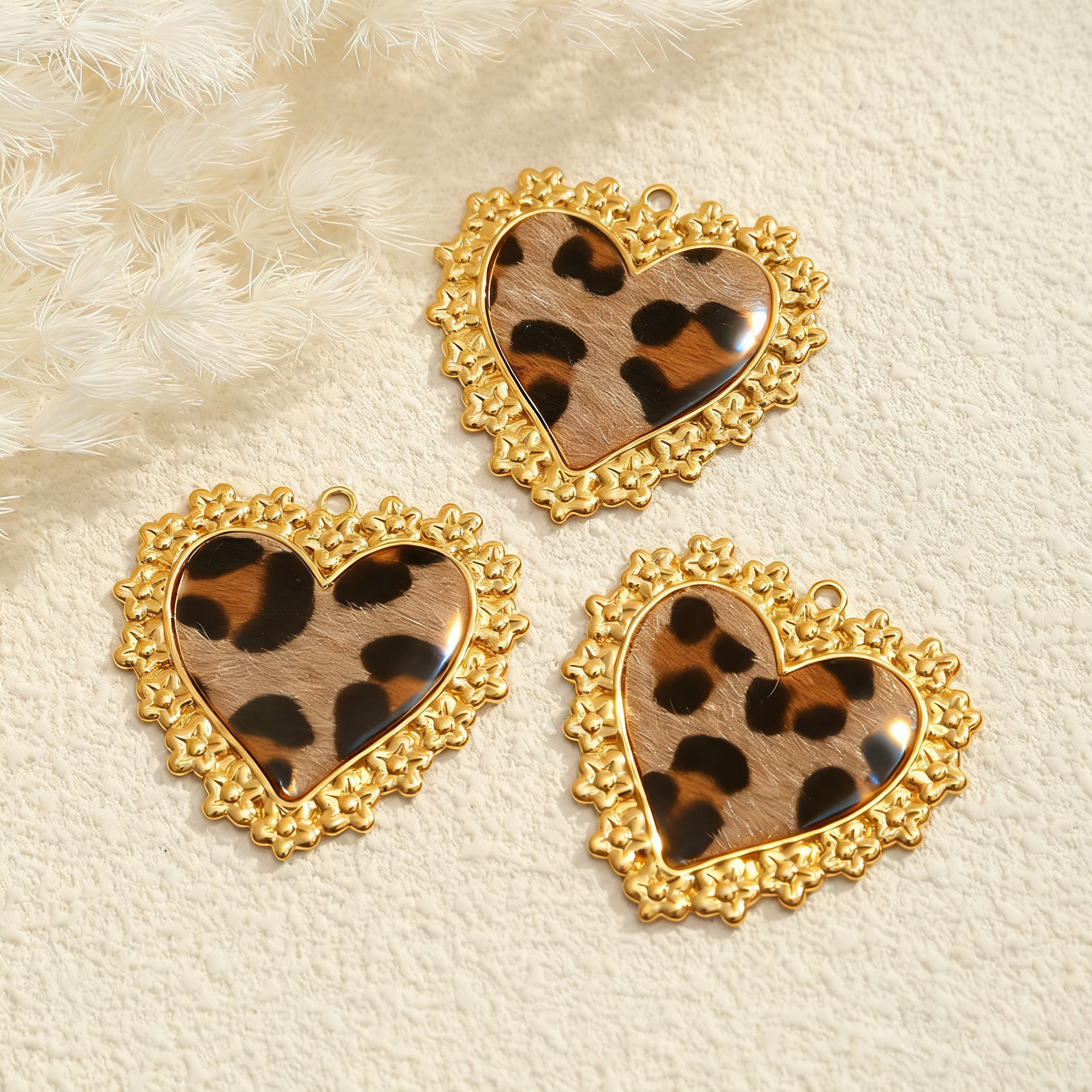 Cross-border fashion stainless steel leopard print metal frame pendant, personalized pendant, DIY handmade jewelry accessory