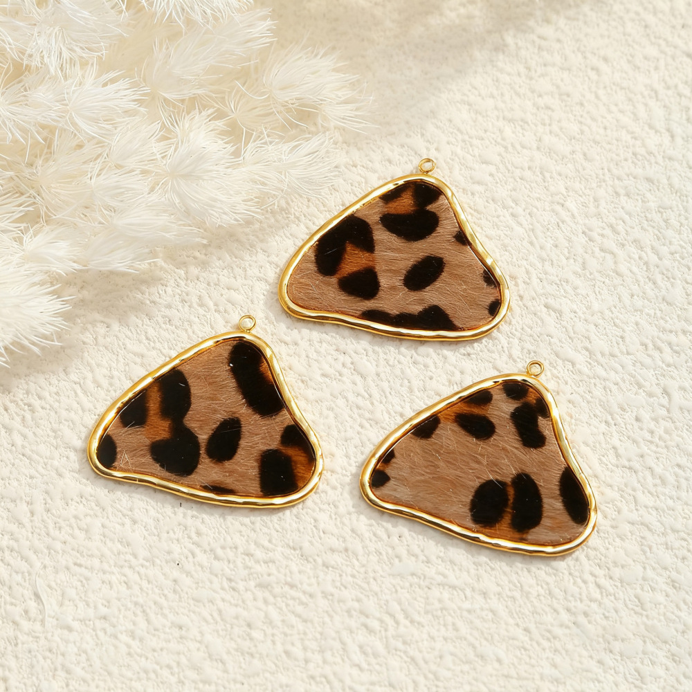 Cross-border fashion stainless steel leopard print metal frame pendant, personalized pendant, DIY handmade jewelry accessory