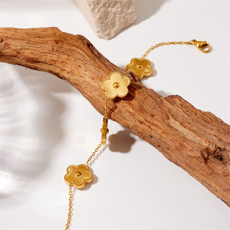 European and American fashion niche design gold-plated flower connecting chain accessory bracelet