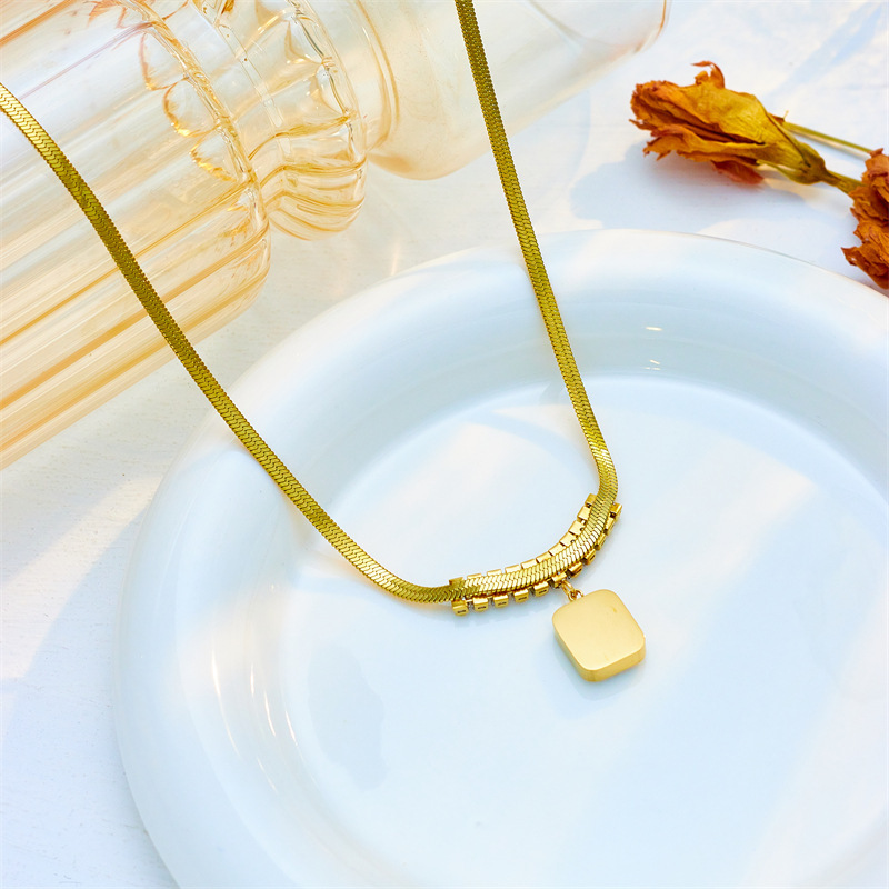 European and American style, high-end and luxurious, emerald sugar cube zircon pendant, clavicle chain, earrings, bracelet three-piece set