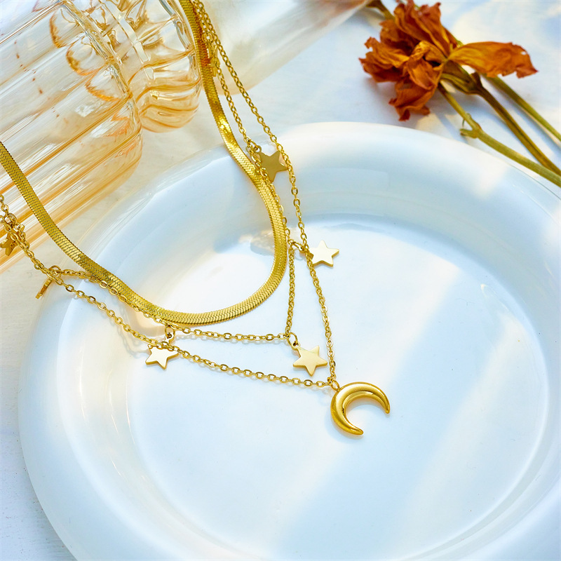 European and American style three-layer titanium steel chain star and moon smooth pendant necklace, retro niche versatile necklace