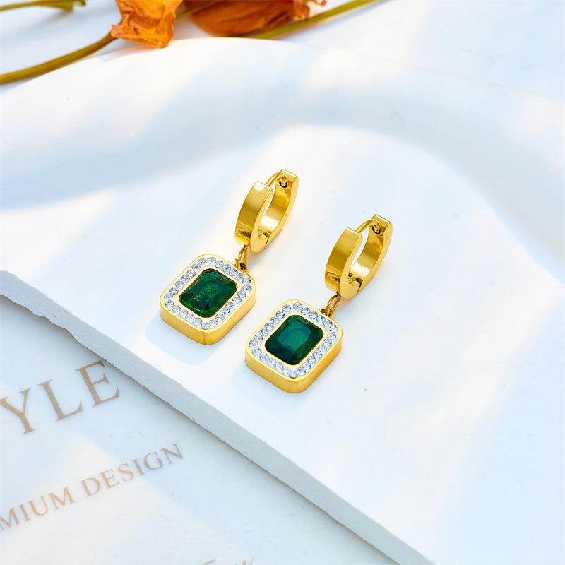 European and American style, high-end and luxurious, emerald sugar cube zircon pendant, clavicle chain, earrings, bracelet three-piece set