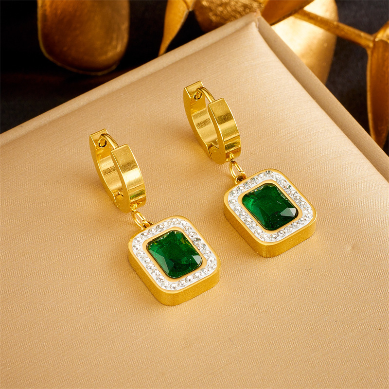 European and American style, high-end and luxurious, emerald sugar cube zircon pendant, clavicle chain, earrings, bracelet three-piece set