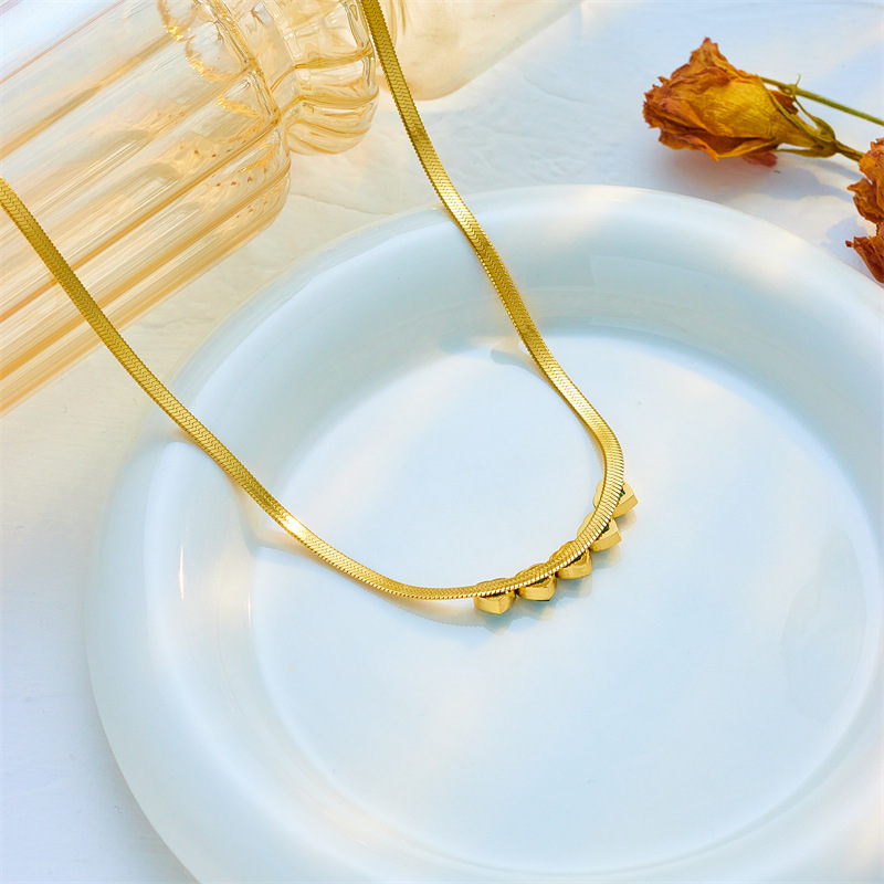 European and American minimalist light luxury niche high-end best friend bracelet emerald heart zircon accessories snake bone necklace set