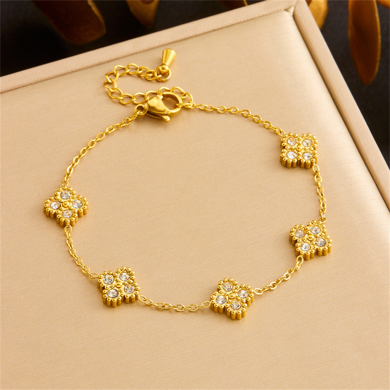 European and American cross-border fashion retro diamond-encrusted four-petal flower accessories stainless steel chain necklace, earrings, bracelet jewelry set
