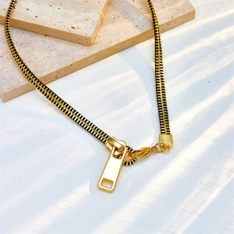 Exaggerated street style design from Europe and America, featuring zipper chains, titanium steel, and a unique punk-inspired clavicle chain.