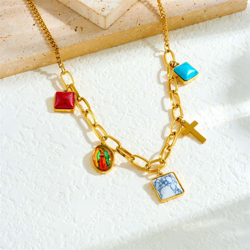 French retro-style embossed heart pearl clavicle necklace with a sophisticated pink flower round gemstone chunky knit sweater chain.