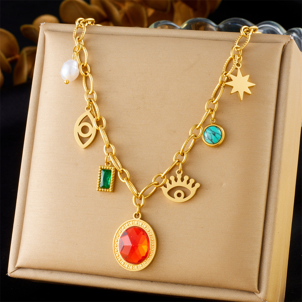 French retro-style embossed heart pearl clavicle necklace with a sophisticated pink flower round gemstone chunky knit sweater chain.