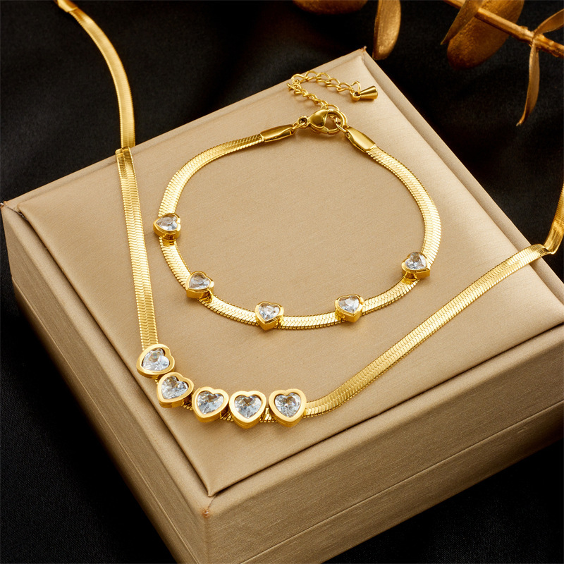 European and American style, light luxury, simple and high-end transparent heart-shaped zircon accessories, titanium steel snake bone necklace and bracelet set.