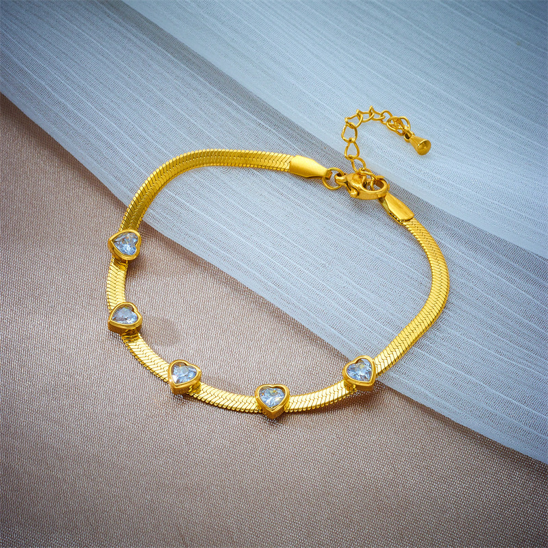 European and American style, light luxury, simple and high-end transparent heart-shaped zircon accessories, titanium steel snake bone necklace and bracelet set.