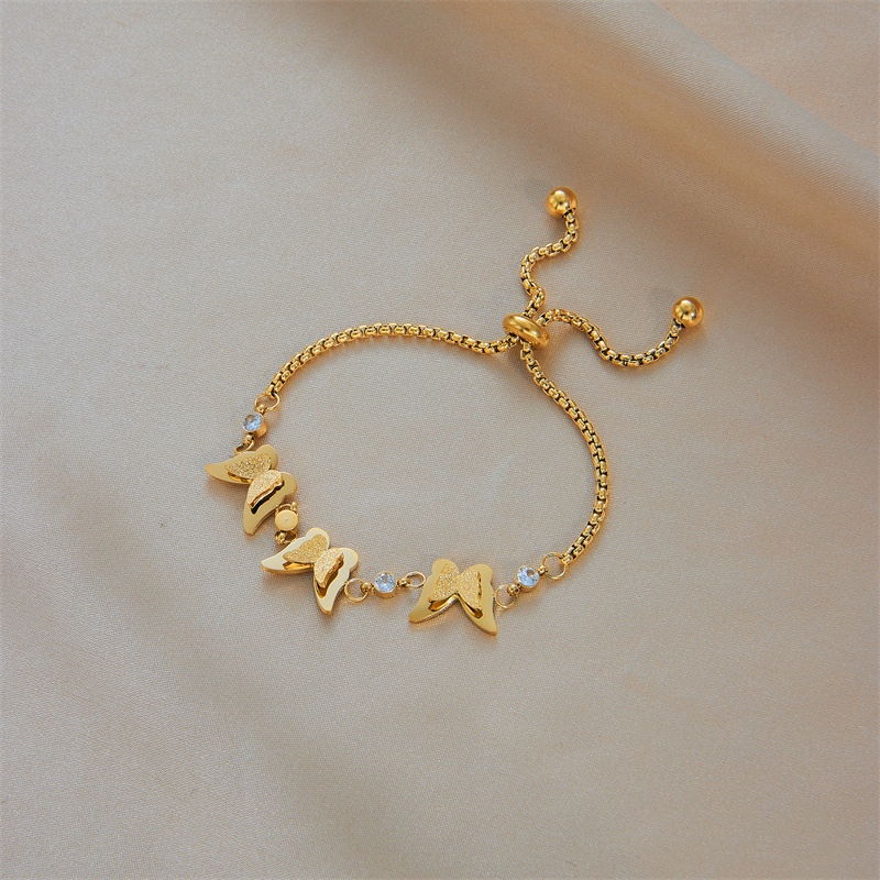 Niche design, simple and versatile, stylish and retro gold titanium steel pull-out 3D butterfly chain accessory bracelet.