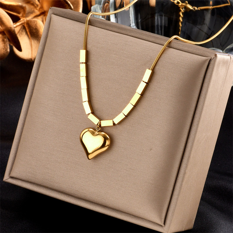 European and American fashion niche design minimalist hip-hop punk metal engraved heart square round pendant necklace