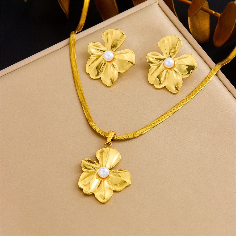 Cross-border fashion gold-plated retro heart-shaped fan-shaped blue turquoise pearl accessories stainless steel pendant earring necklace set