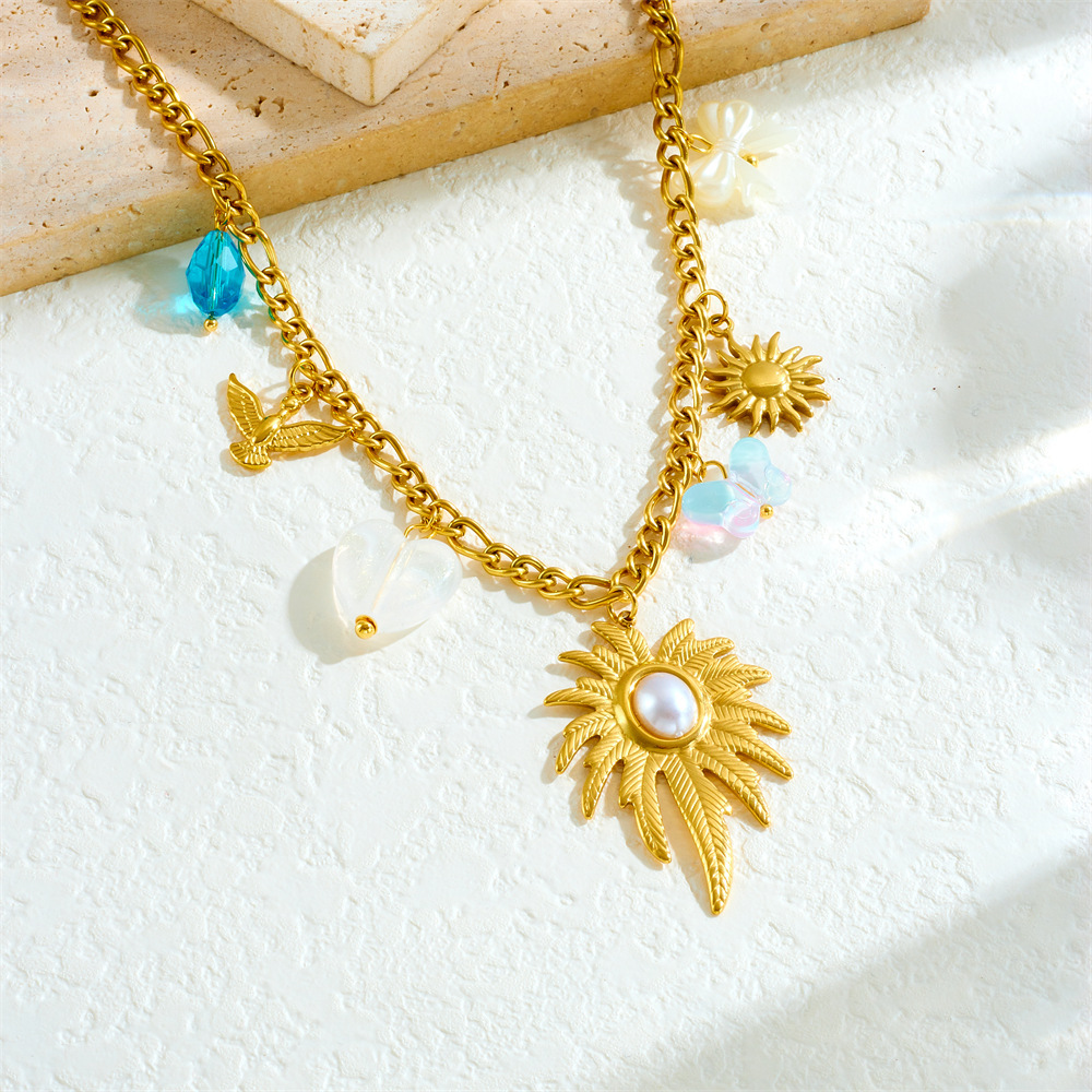 French retro-style embossed heart pearl clavicle necklace with a sophisticated pink flower round gemstone chunky knit sweater chain.