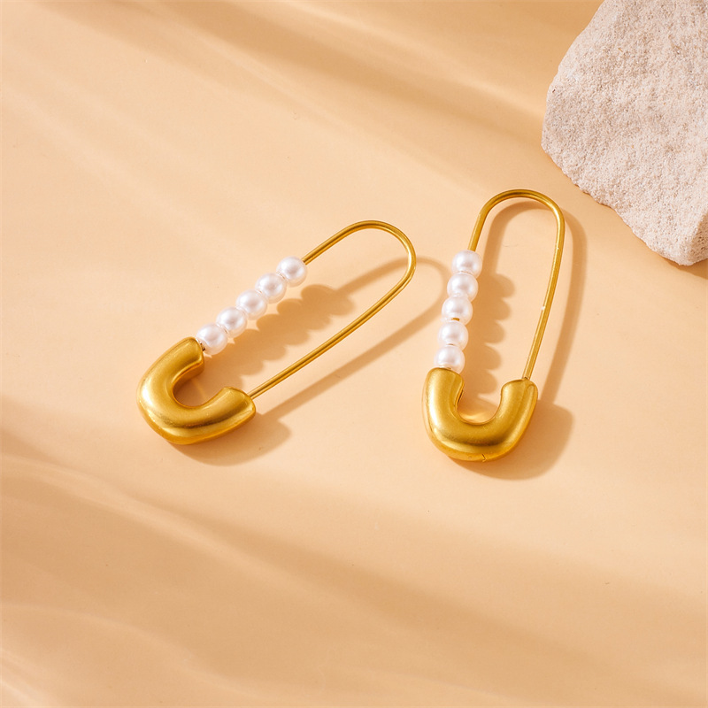 Fashionable, unique, creative, minimalist gold-plated stainless steel pearl accessories, paperclip-shaped metal jewelry earrings